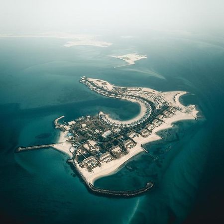 Отель Nurai Island, Saadiyat Абу-Даби Экстерьер фото Aerial view of the island
