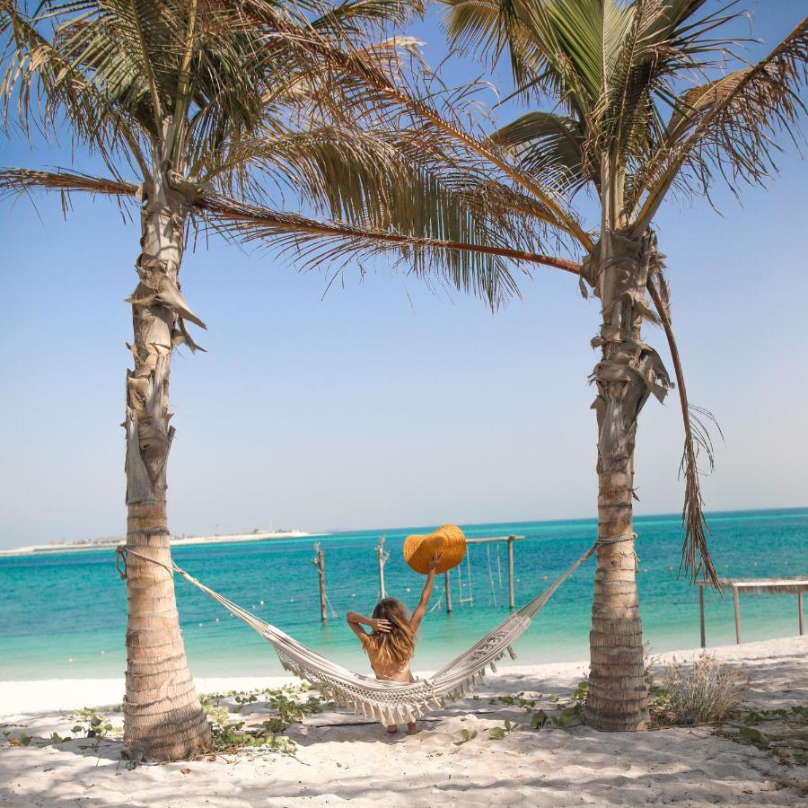 Отель Nurai Island, Saadiyat Абу-Даби Экстерьер фото Hammock on the beach