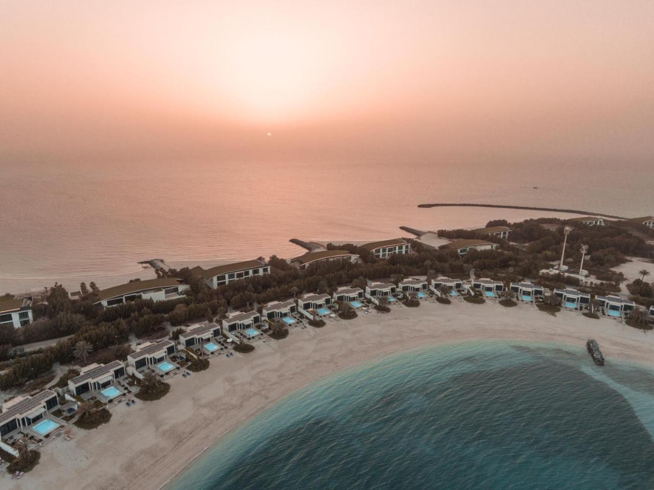 Отель Nurai Island, Saadiyat Абу-Даби Экстерьер фото Aerial view of the resort